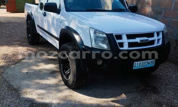 Comprar Usado Isuzu KB Branco Carro em Maputo em Maputo Comprar Usado Isuzu KB Branco Carro em Maputo em Maputo