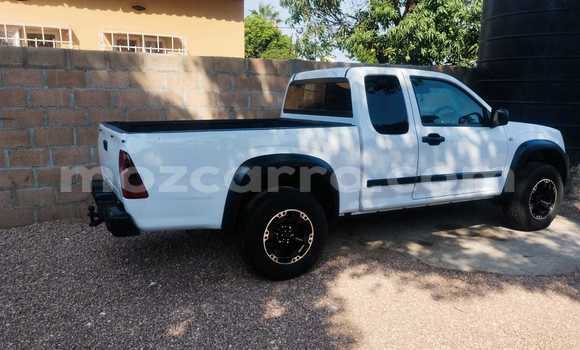 Comprar Usado Isuzu KB Branco Carro em Maputo em Maputo Comprar Usado Isuzu KB Branco Carro em Maputo em Maputo