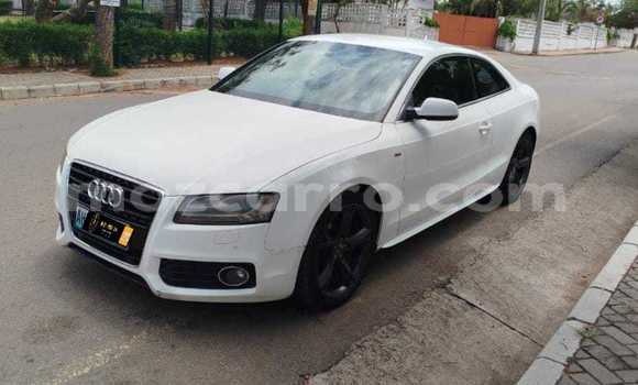 Comprar Usado Audi A5 Branco Carro em Maputo em Maputo