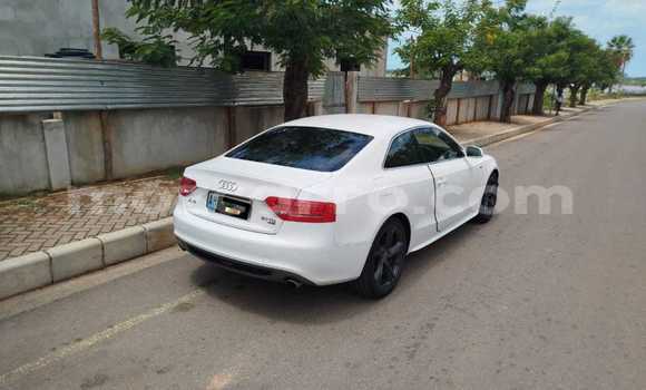 Nunua Ilio tumika Audi A5 Nyeupe Gari ndani ya Maputo nchini Maputo Nunua Ilio tumika Audi A5 Nyeupe Gari ndani ya Maputo nchini Maputo
