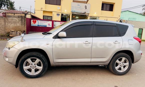 Nunua Ilio tumika Toyota RAV4 Fedha Gari ndani ya Maputo nchini Maputo Nunua Ilio tumika Toyota RAV4 Fedha Gari ndani ya Maputo nchini Maputo