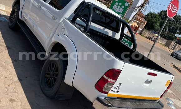 Nunua Ilio tumika Toyota Hilux Nyeupe Gari ndani ya Maputo nchini Maputo Nunua Ilio tumika Toyota Hilux Nyeupe Gari ndani ya Maputo nchini Maputo