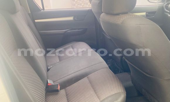 Comprar Usado Toyota Hiluxe Revo Branco Carro em Maputo em Maputo Comprar Usado Toyota Hiluxe Revo Branco Carro em Maputo em Maputo