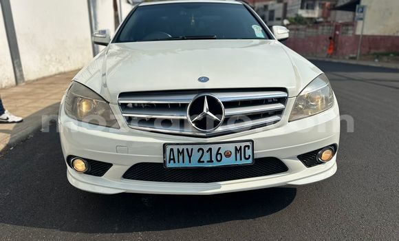 Comprar Usado Mercedes-Benz C-Classe Branco Carro em Maputo em Maputo