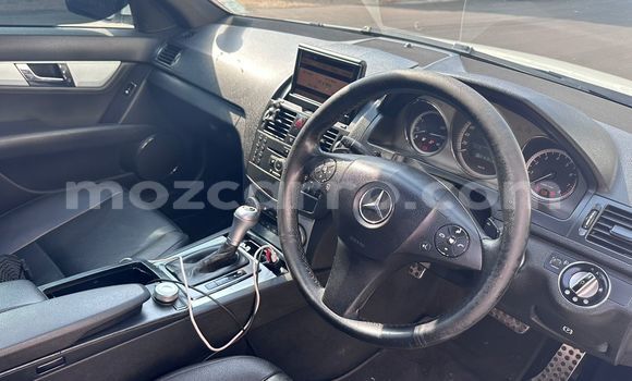 Nunua Ilio tumika Mercedes-Benz C-Classe Nyeupe Gari ndani ya Maputo nchini Maputo Nunua Ilio tumika Mercedes-Benz C-Classe Nyeupe Gari ndani ya Maputo nchini Maputo