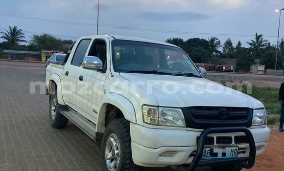 Nunua Ilio tumika Toyota Hilux Nyeupe Gari ndani ya Maputo nchini Maputo