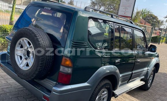 Nunua Ilio tumika Toyota Land Cruiser Prado Kijani Gari ndani ya Maputo nchini Maputo Nunua Ilio tumika Toyota Land Cruiser Prado Kijani Gari ndani ya Maputo nchini Maputo