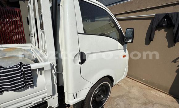 Buy Used Hyundai H1 White Car in Maputo in Maputo Buy Used Hyundai H1 White Car in Maputo in Maputo