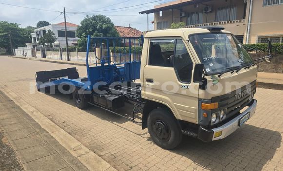 Nunua Ilio tumika Toyota Dyna Nyingine Gari ndani ya Maputo nchini Maputo