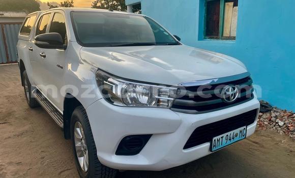 Tenga Tsaru Toyota Hilux Chena Mota in Maputo in Maputo