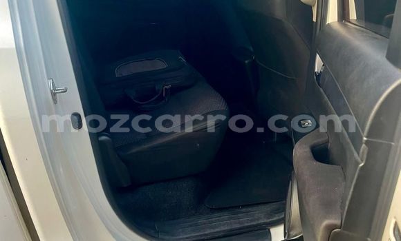 Nunua Ilio tumika Toyota Hilux Nyeupe Gari ndani ya Maputo nchini Maputo Nunua Ilio tumika Toyota Hilux Nyeupe Gari ndani ya Maputo nchini Maputo