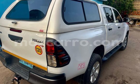Nunua Ilio tumika Toyota Hilux Nyeupe Gari ndani ya Maputo nchini Maputo Nunua Ilio tumika Toyota Hilux Nyeupe Gari ndani ya Maputo nchini Maputo
