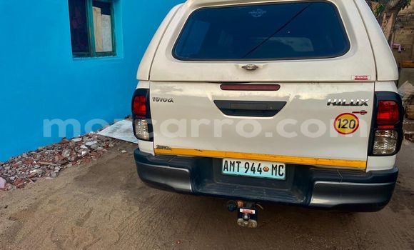 Nunua Ilio tumika Toyota Hilux Nyeupe Gari ndani ya Maputo nchini Maputo Nunua Ilio tumika Toyota Hilux Nyeupe Gari ndani ya Maputo nchini Maputo