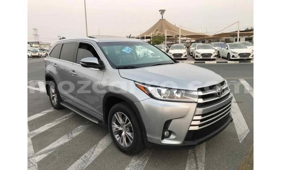 Tenga Imported Toyota Highlander Zvimwe Mota in Import - Dubai in Cabo Delgado Tenga Imported Toyota Highlander Zvimwe Mota in Import - Dubai in Cabo Delgado