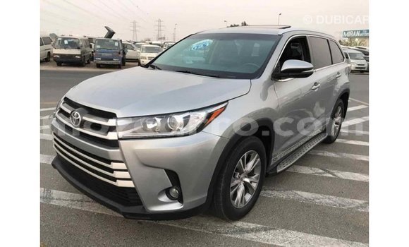 Tenga Imported Toyota Highlander Zvimwe Mota in Import - Dubai in Cabo Delgado Tenga Imported Toyota Highlander Zvimwe Mota in Import - Dubai in Cabo Delgado
