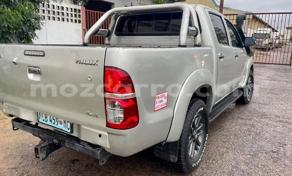 Nunua Ilio tumika Toyota Hilux Beige Gari ndani ya Maputo nchini Maputo Nunua Ilio tumika Toyota Hilux Beige Gari ndani ya Maputo nchini Maputo