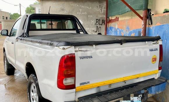 Nunua Ilio tumika Toyota Hilux Nyeupe Gari ndani ya Maputo nchini Maputo Nunua Ilio tumika Toyota Hilux Nyeupe Gari ndani ya Maputo nchini Maputo