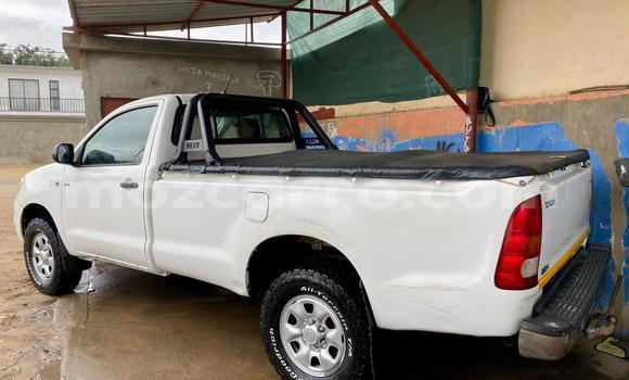 Nunua Ilio tumika Toyota Hilux Nyeupe Gari ndani ya Maputo nchini Maputo Nunua Ilio tumika Toyota Hilux Nyeupe Gari ndani ya Maputo nchini Maputo