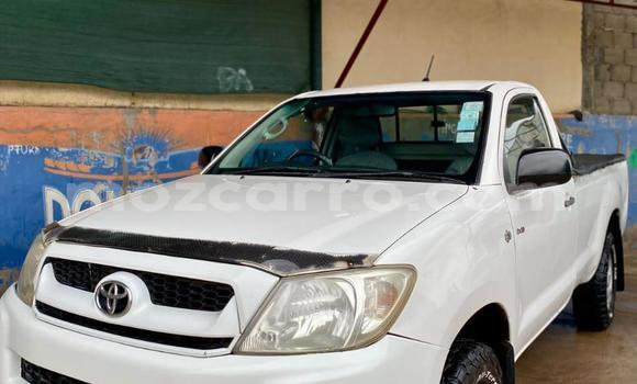 Nunua Ilio tumika Toyota Hilux Nyeupe Gari ndani ya Maputo nchini Maputo Nunua Ilio tumika Toyota Hilux Nyeupe Gari ndani ya Maputo nchini Maputo