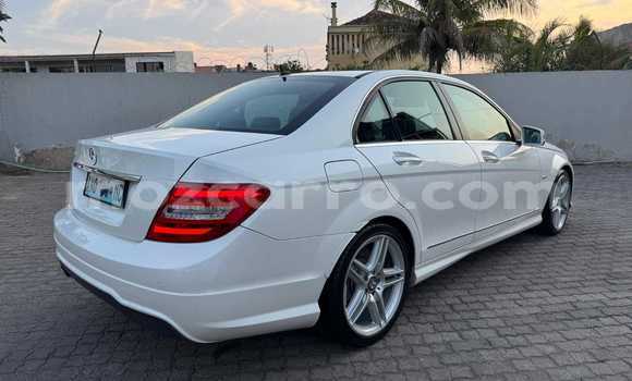 Nunua Ilio tumika Mercedes-Benz E200 Nyeupe Gari ndani ya Maputo nchini Maputo Nunua Ilio tumika Mercedes-Benz E200 Nyeupe Gari ndani ya Maputo nchini Maputo