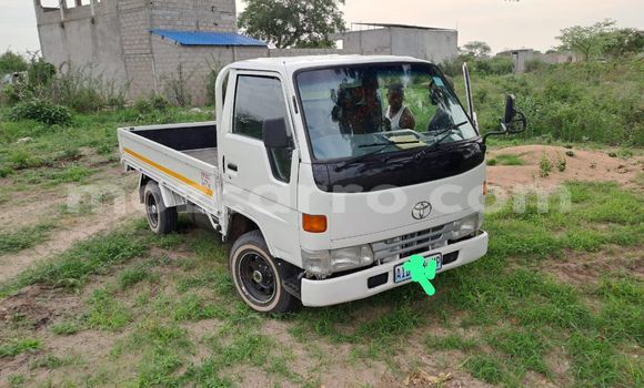 Comprar Usado Toyota Dyna Branco Carro em Maputo em Maputo