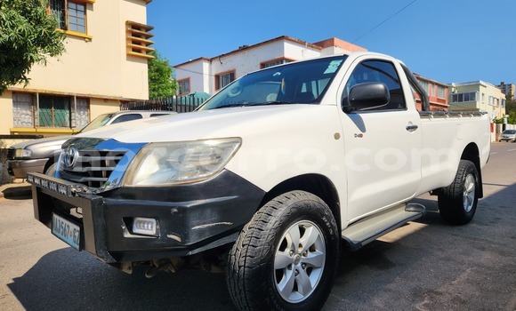 Comprar Usado Toyota Hilux Branco Carro em Maputo em Maputo