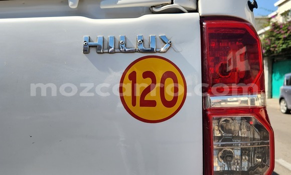 Buy Used Toyota Hilux White Car in Maputo in Maputo Buy Used Toyota Hilux White Car in Maputo in Maputo
