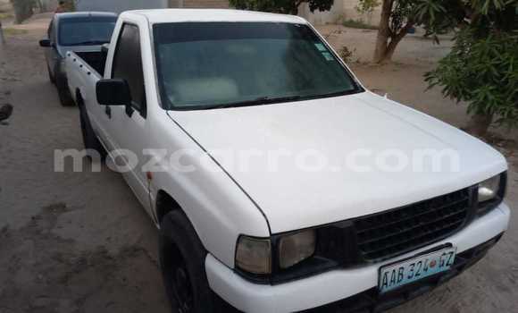 Nunua Ilio tumika Isuzu KB Nyeupe Gari ndani ya Maputo nchini Maputo Nunua Ilio tumika Isuzu KB Nyeupe Gari ndani ya Maputo nchini Maputo