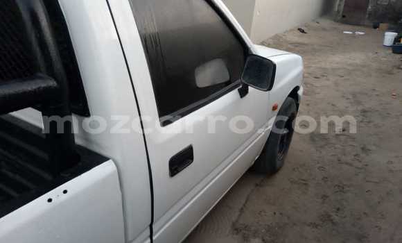 Nunua Ilio tumika Isuzu KB Nyeupe Gari ndani ya Maputo nchini Maputo Nunua Ilio tumika Isuzu KB Nyeupe Gari ndani ya Maputo nchini Maputo