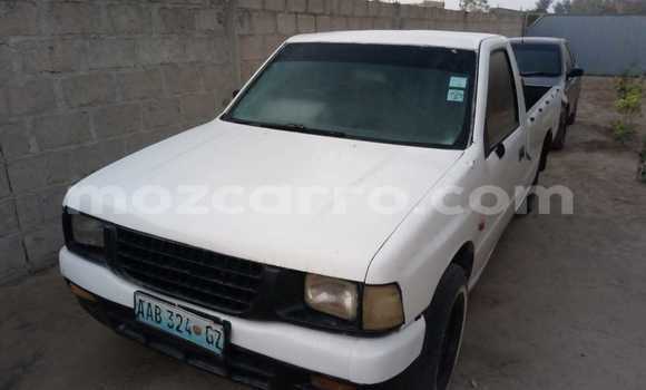 Nunua Ilio tumika Isuzu KB Nyeupe Gari ndani ya Maputo nchini Maputo Nunua Ilio tumika Isuzu KB Nyeupe Gari ndani ya Maputo nchini Maputo