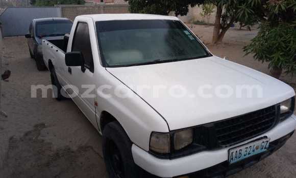 Nunua Ilio tumika Isuzu KB Nyeupe Gari ndani ya Maputo nchini Maputo Nunua Ilio tumika Isuzu KB Nyeupe Gari ndani ya Maputo nchini Maputo