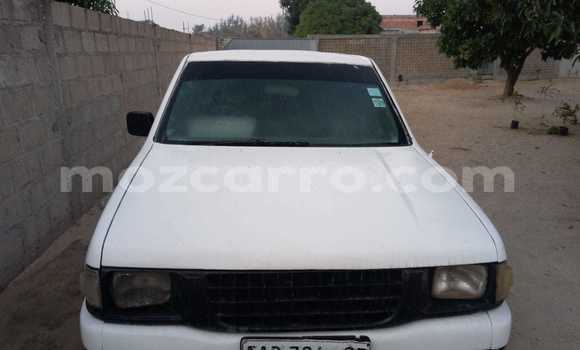 Nunua Ilio tumika Isuzu KB Nyeupe Gari ndani ya Maputo nchini Maputo Nunua Ilio tumika Isuzu KB Nyeupe Gari ndani ya Maputo nchini Maputo