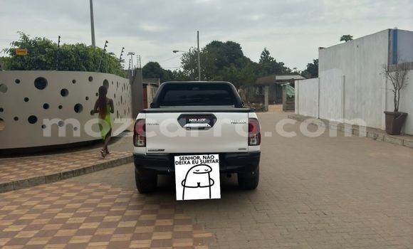 Comprar Usado Toyota Hiluxe Revo Branco Carro em Maputo em Maputo Comprar Usado Toyota Hiluxe Revo Branco Carro em Maputo em Maputo