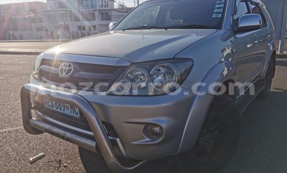 Tenga Tsaru Toyota Fortuner Beige Mota in Maputo in Maputo