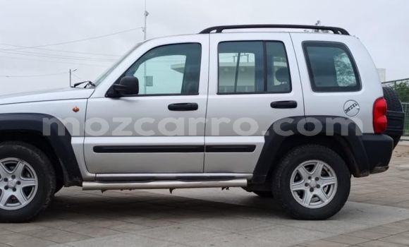 Nunua Ilio tumika Jeep Grand Cherokee Fedha Gari ndani ya Maputo nchini Maputo Nunua Ilio tumika Jeep Grand Cherokee Fedha Gari ndani ya Maputo nchini Maputo