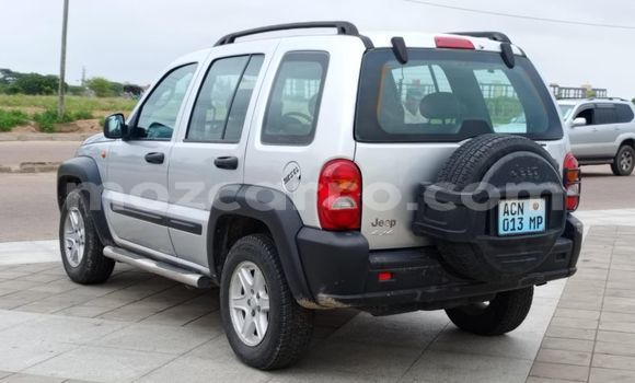 Nunua Ilio tumika Jeep Grand Cherokee Fedha Gari ndani ya Maputo nchini Maputo Nunua Ilio tumika Jeep Grand Cherokee Fedha Gari ndani ya Maputo nchini Maputo
