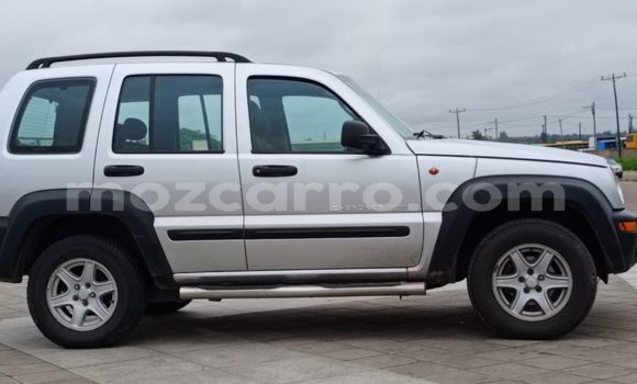 Nunua Ilio tumika Jeep Grand Cherokee Fedha Gari ndani ya Maputo nchini Maputo Nunua Ilio tumika Jeep Grand Cherokee Fedha Gari ndani ya Maputo nchini Maputo