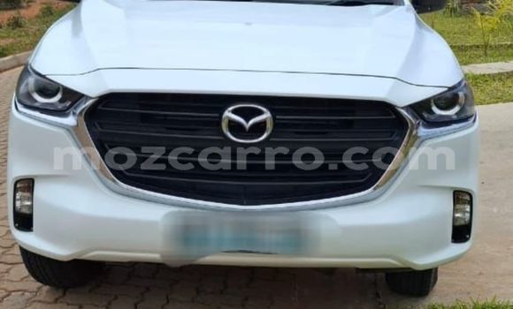 Nunua Ilio tumika Mazda BT-50 Nyeupe Gari ndani ya Maputo nchini Maputo