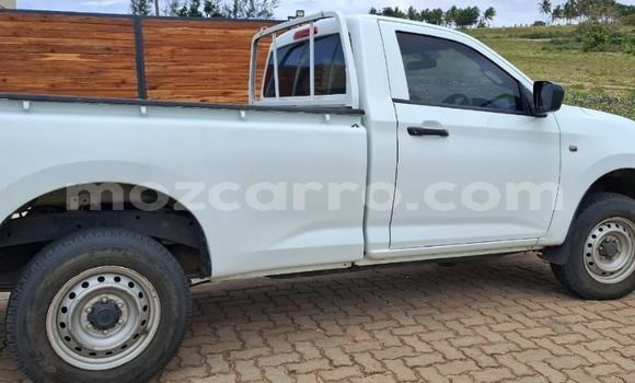 Nunua Ilio tumika Mazda BT-50 Nyeupe Gari ndani ya Maputo nchini Maputo Nunua Ilio tumika Mazda BT-50 Nyeupe Gari ndani ya Maputo nchini Maputo