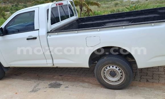 Nunua Ilio tumika Mazda BT-50 Nyeupe Gari ndani ya Maputo nchini Maputo Nunua Ilio tumika Mazda BT-50 Nyeupe Gari ndani ya Maputo nchini Maputo