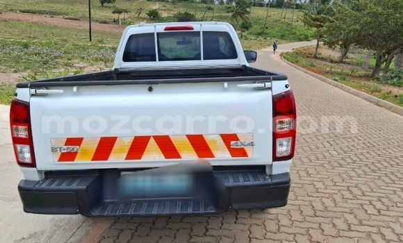 Nunua Ilio tumika Mazda BT-50 Nyeupe Gari ndani ya Maputo nchini Maputo Nunua Ilio tumika Mazda BT-50 Nyeupe Gari ndani ya Maputo nchini Maputo
