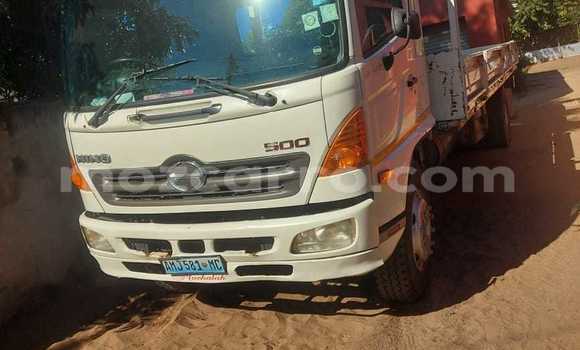 Nunua Ilio tumika Toyota 4Runner Nyeupe Gari ndani ya Maputo nchini Maputo