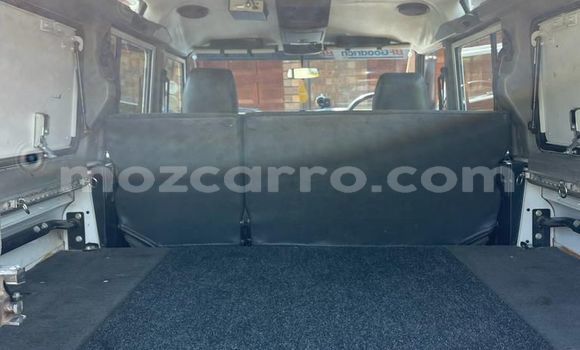 Tenga Tsaru Land Rover Defender Chena Mota in Maputo in Maputo Tenga Tsaru Land Rover Defender Chena Mota in Maputo in Maputo