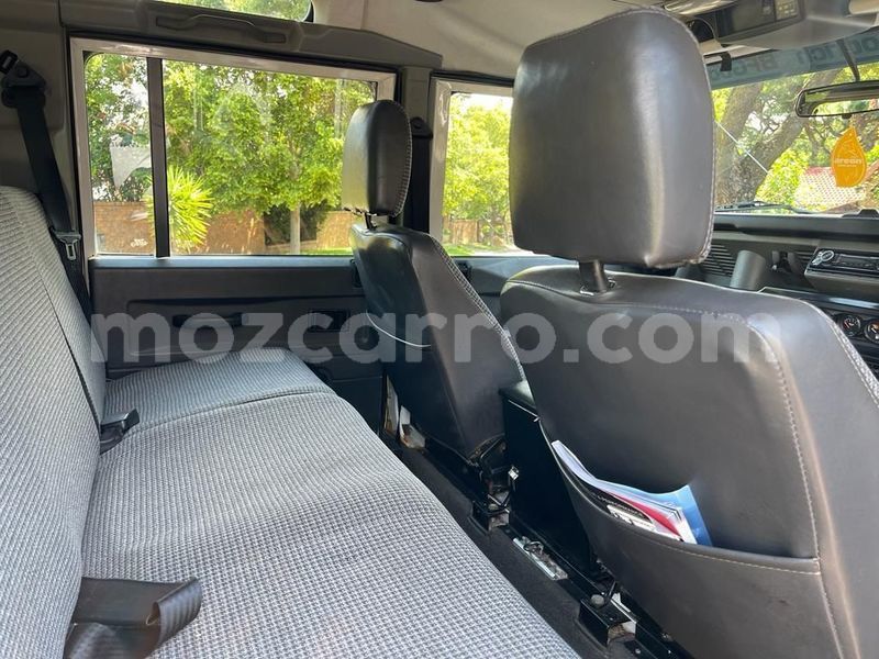 Big with watermark land rover defender maputo maputo 31249