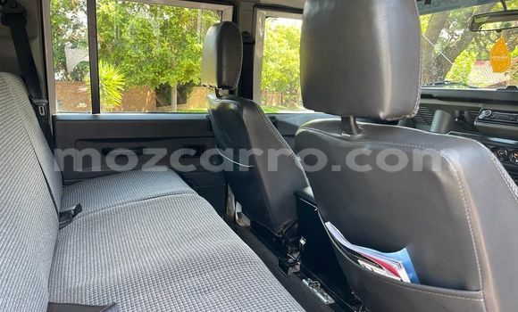 Tenga Tsaru Land Rover Defender Chena Mota in Maputo in Maputo Tenga Tsaru Land Rover Defender Chena Mota in Maputo in Maputo