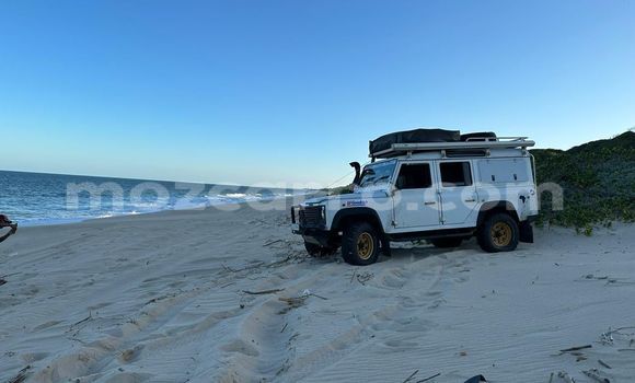Tenga Tsaru Land Rover Defender Chena Mota in Maputo in Maputo Tenga Tsaru Land Rover Defender Chena Mota in Maputo in Maputo