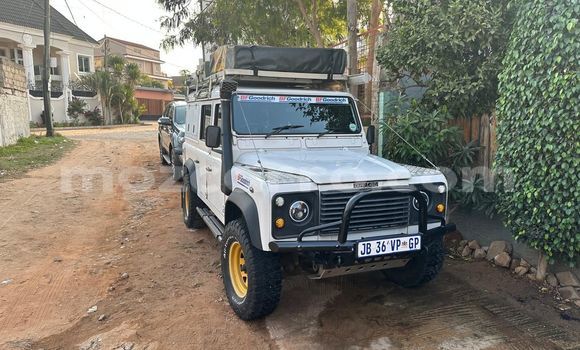 Tenga Tsaru Land Rover Defender Chena Mota in Maputo in Maputo Tenga Tsaru Land Rover Defender Chena Mota in Maputo in Maputo
