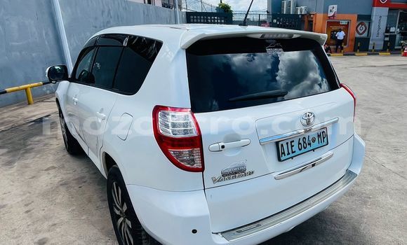 Buy Used Toyota Vanguard White Car in Maputo in Maputo Buy Used Toyota Vanguard White Car in Maputo in Maputo