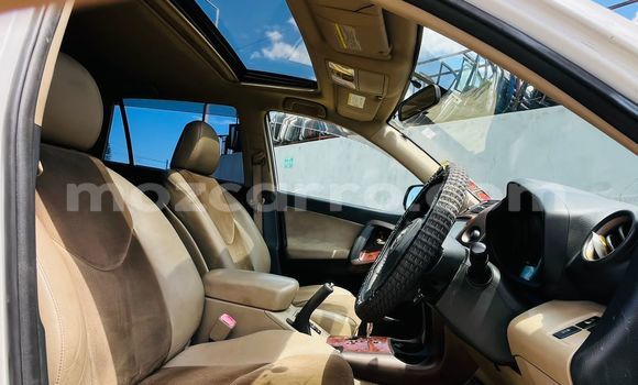 Buy Used Toyota Vanguard White Car in Maputo in Maputo Buy Used Toyota Vanguard White Car in Maputo in Maputo