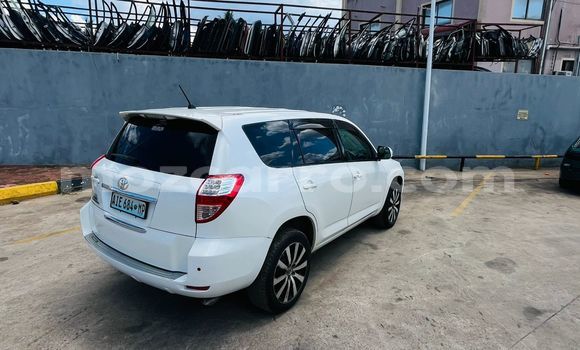 Buy Used Toyota Vanguard White Car in Maputo in Maputo Buy Used Toyota Vanguard White Car in Maputo in Maputo